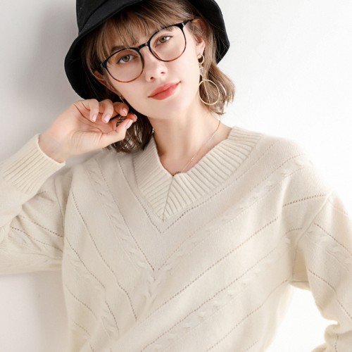 100% Wool V-neck Knit Top