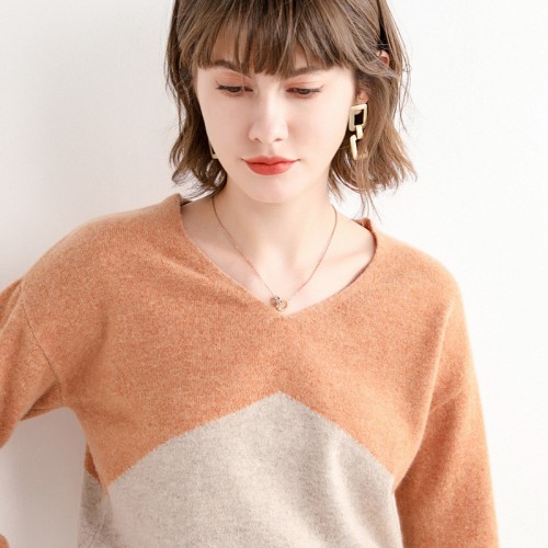 100% Wool V-neck Contrasted Knit Top