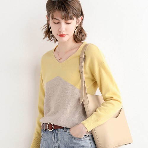 100% Wool V-neck Contrasted Knit Top