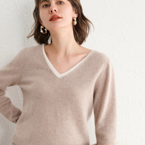 100% Wool Contrasted V-neck Knitted Top