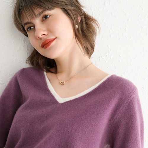 100% Wool Contrasted V-neck Knitted Top